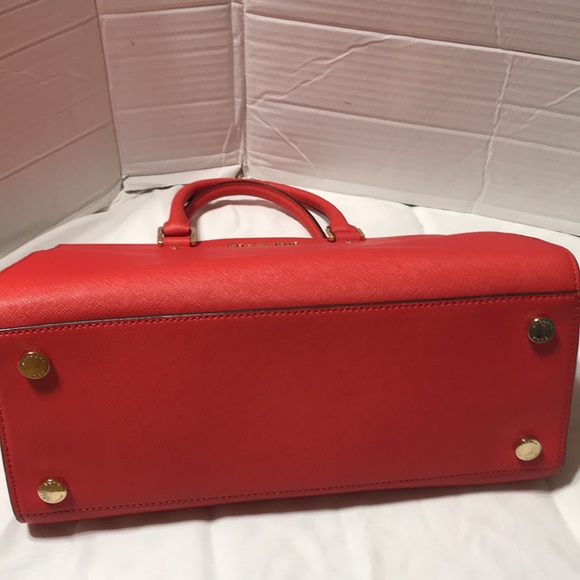 Michael kors satchel with crossbody strap and gold tone hardware. EUC - Picture 6 of 10